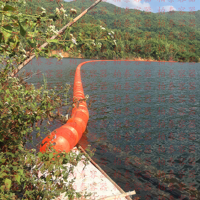 上游水库拦污漂